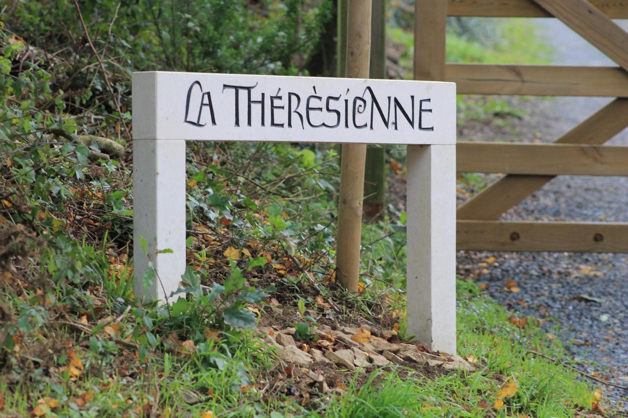 La Theresienne Pleines-Oeuvres Kültér fotó